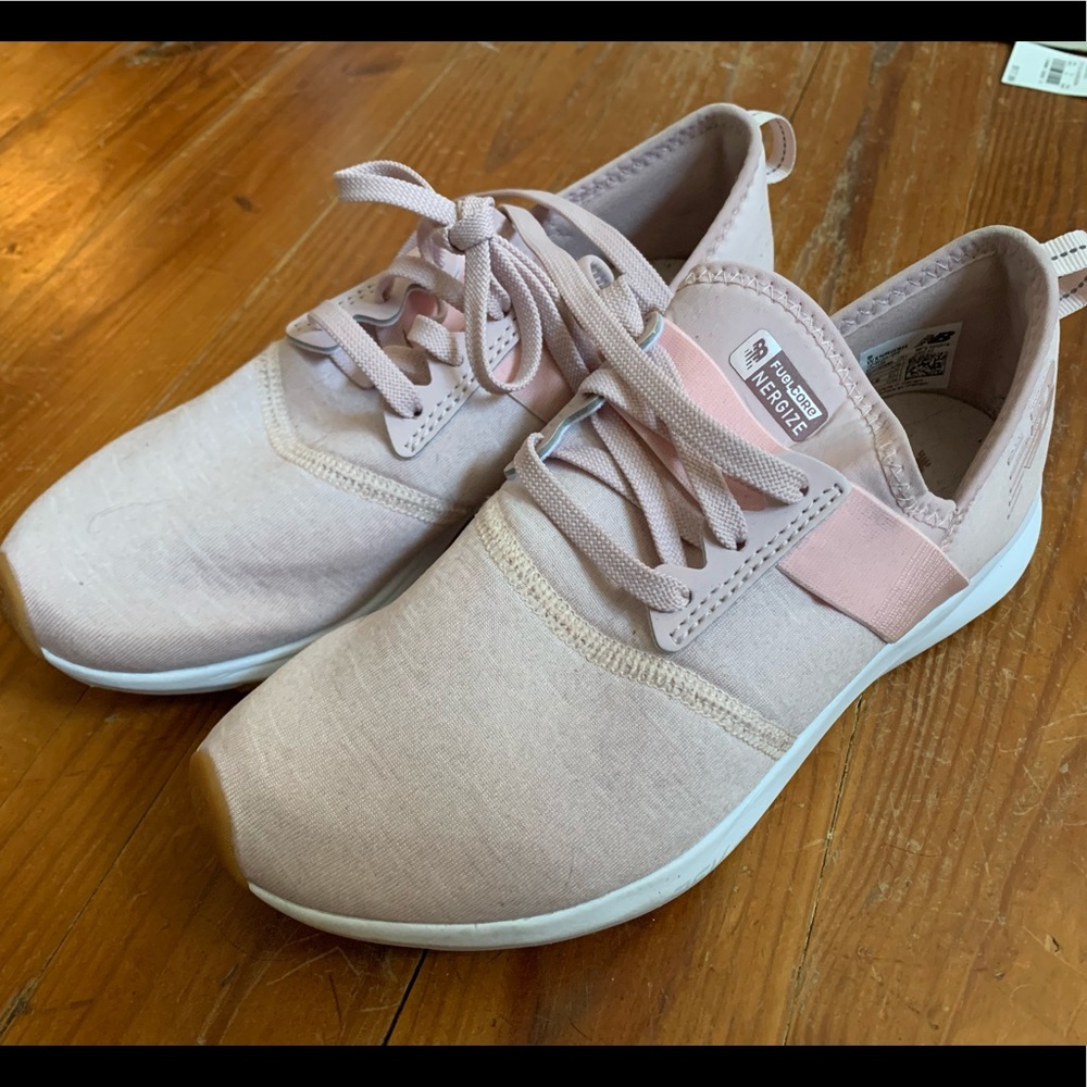 Women’s new balance pale pink sneaker